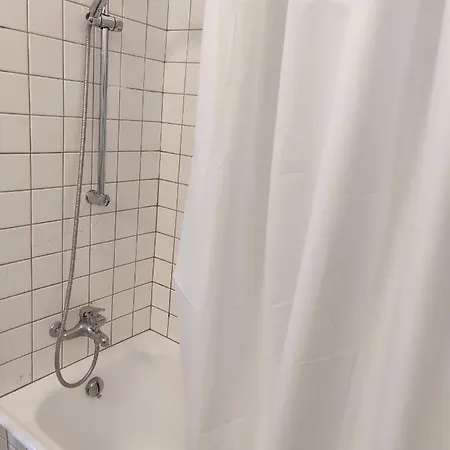1 Mit Kitchenette